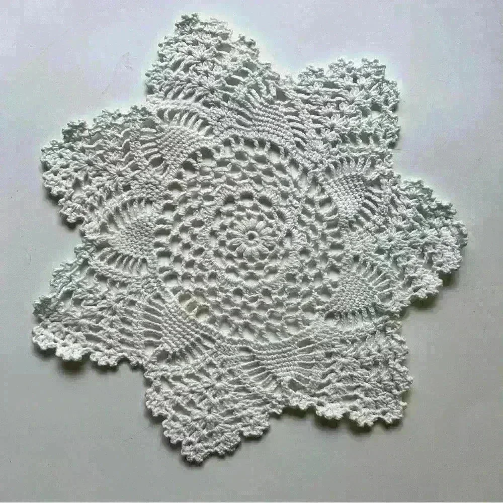 Lovely Vintage Hand Crocheted In Austria Floral Linen Tablecloth Set 13x13”